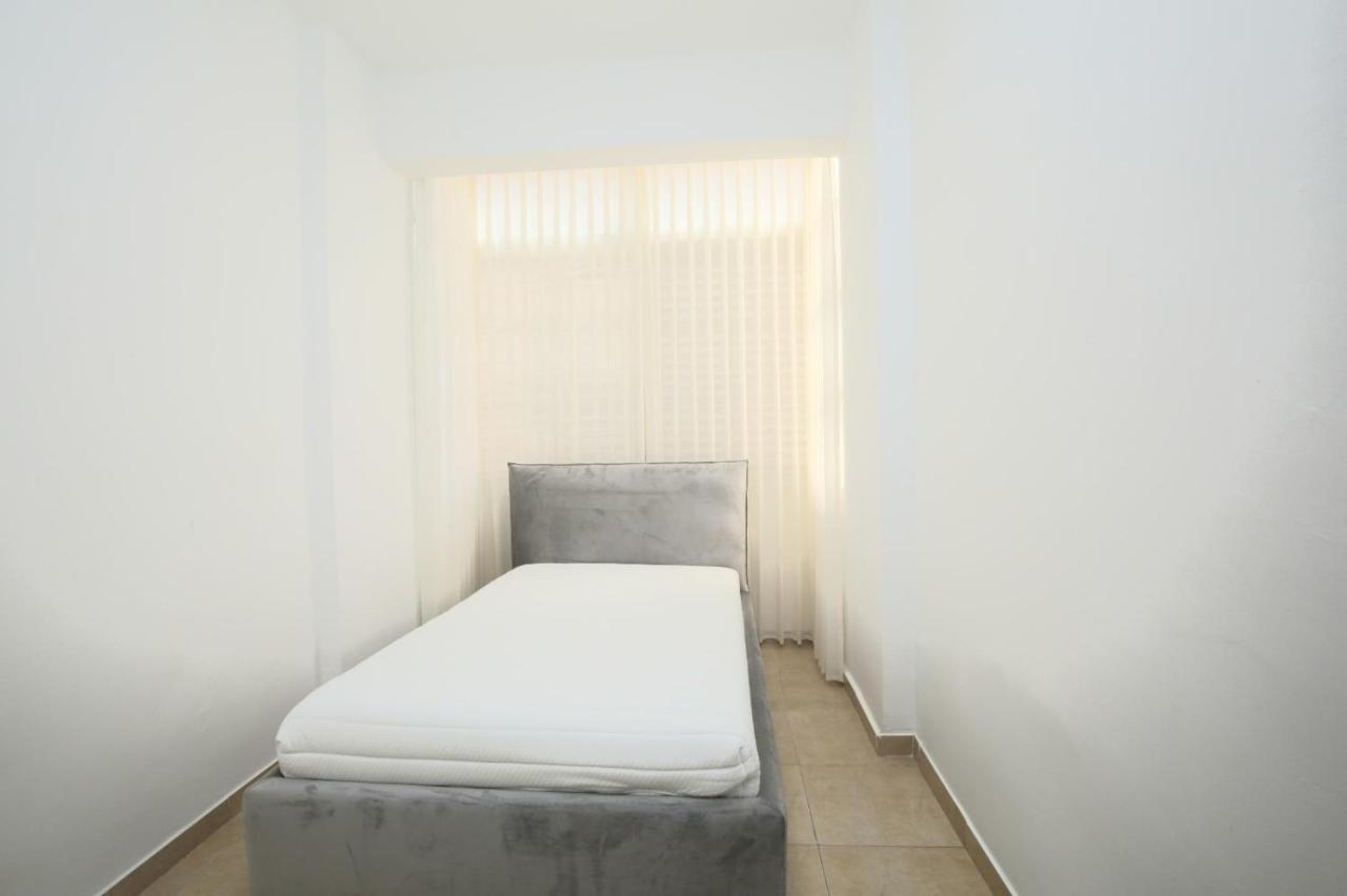 City Center Luxury Apartment In Нетания Экстерьер фото