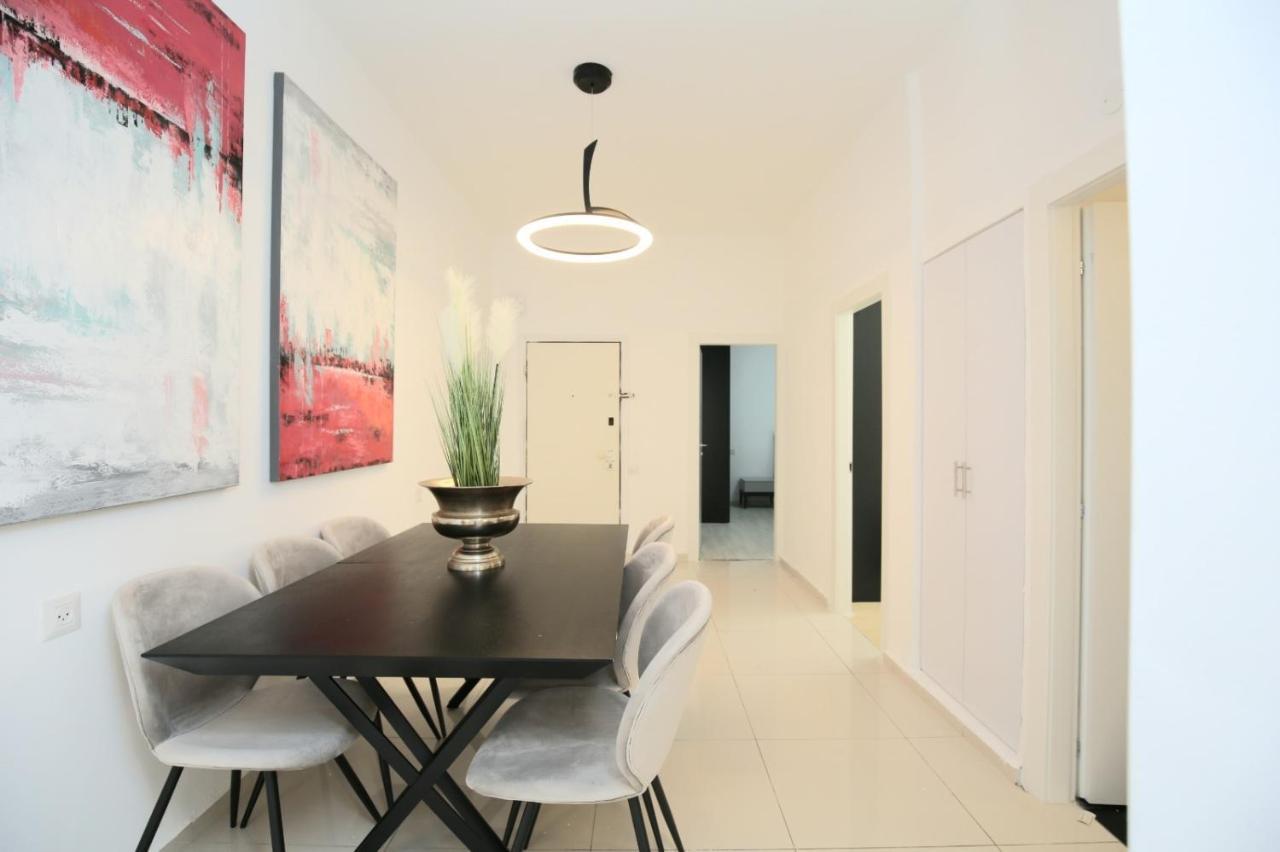 City Center Luxury Apartment In Нетания Экстерьер фото