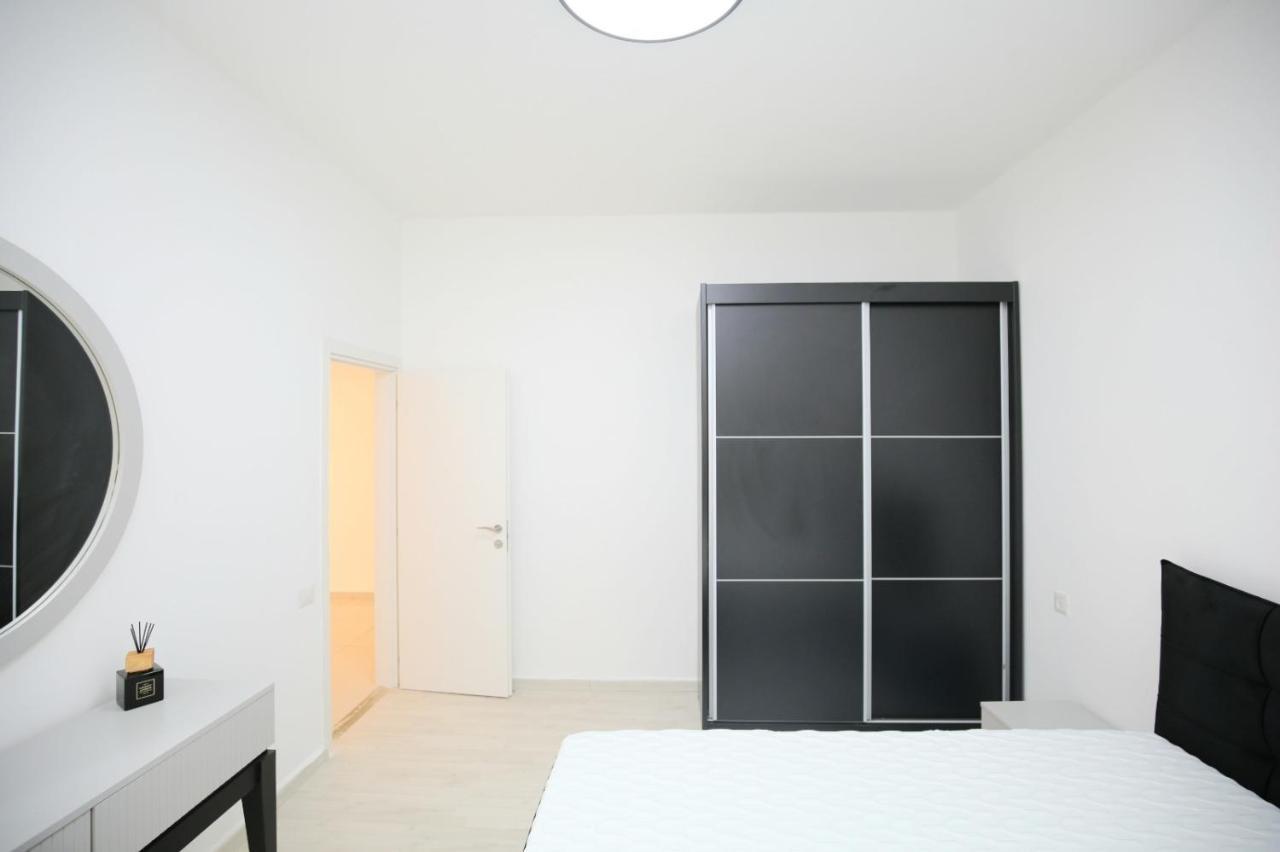 City Center Luxury Apartment In Нетания Экстерьер фото